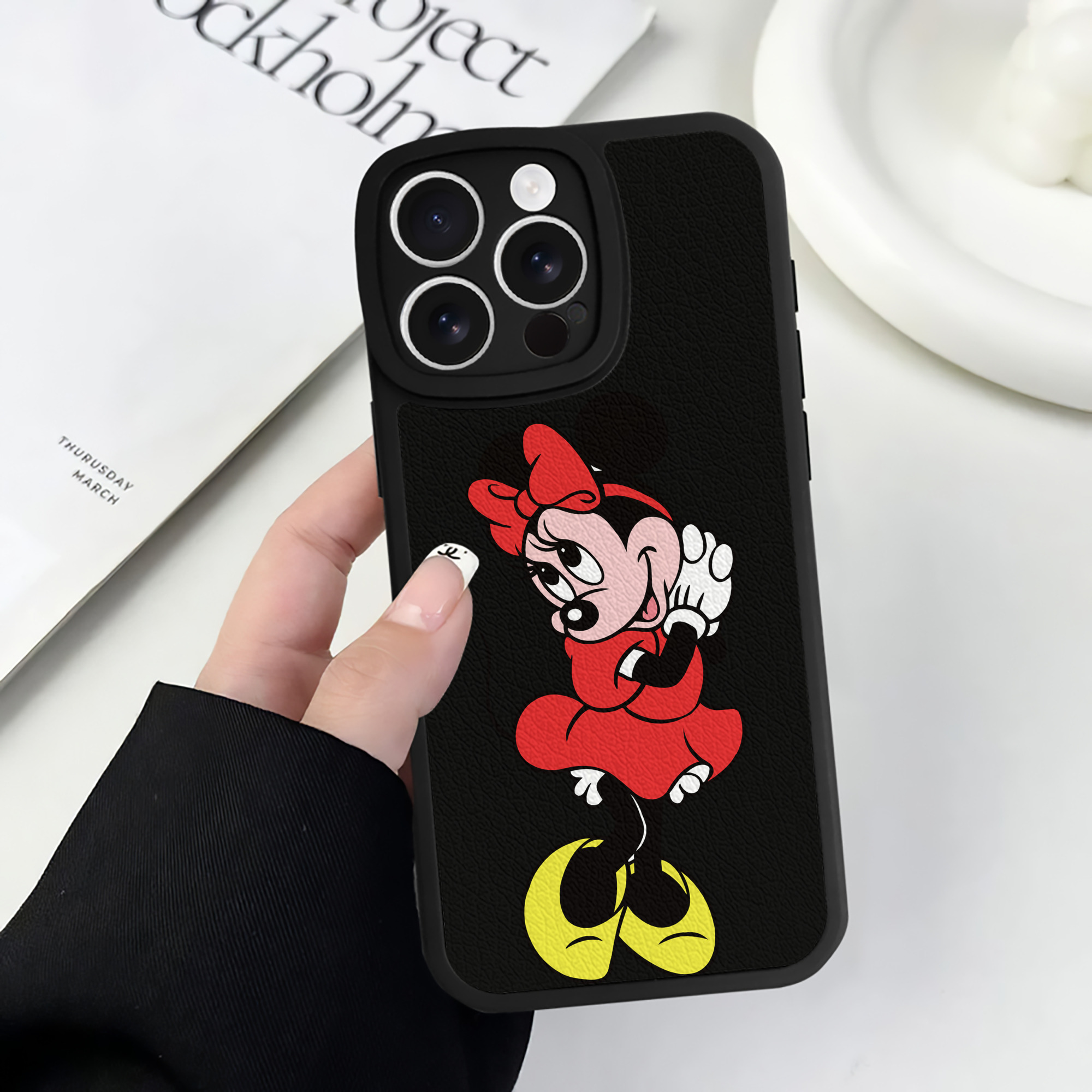 （画像用） ミッキーマウス Mickey Mouse 【iPhone 16シリーズ対応】シリコンスマホケース（レザー調） 材質：シリコン